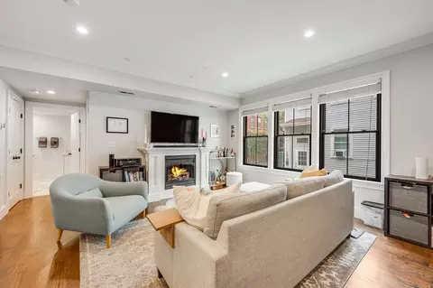 160 W Broadway #204, Boston, MA 02127