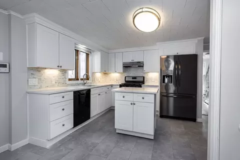 262 Cherry St, Fall River, MA 02720 photo 4