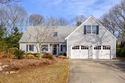 52 Rosemary Ln, Falmouth, MA 02536
