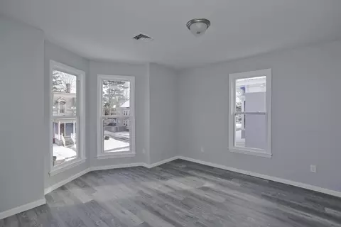 64 Thompson St, Springfield, MA 01109 photo 12