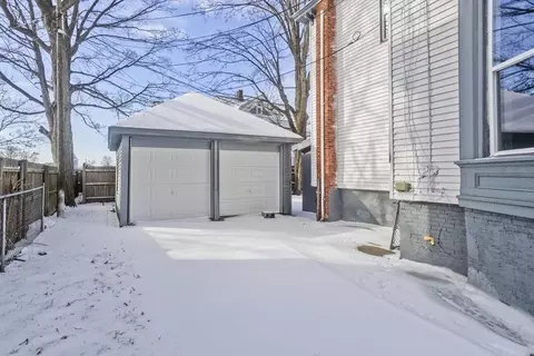 64 Thompson St, Springfield, MA 01109 photo 5