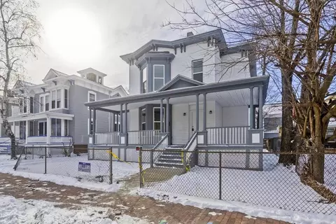 64 Thompson St, Springfield, MA 01109 photo 4