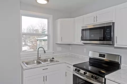 64 Thompson St, Springfield, MA 01109 photo 6