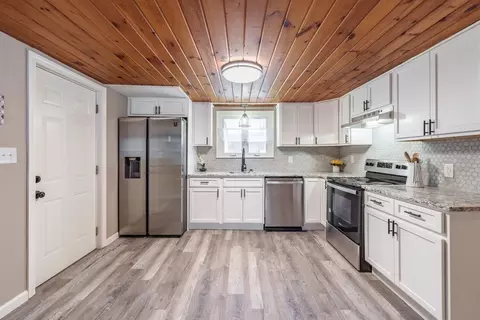 378 Elm St, East Longmeadow, MA 01028