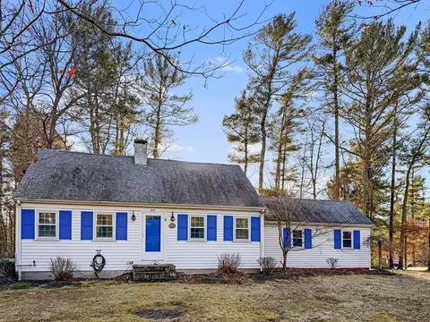 213 North St, Mattapoisett, MA 02739
