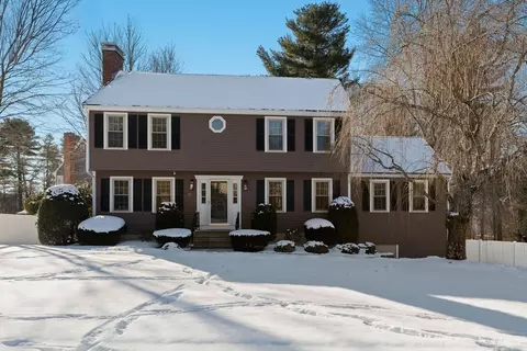 Exterior - 25 Wachusett Dr, Sutton, MA 01590 photo 3 of 10