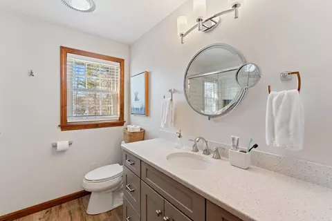 Bath - 25 Wachusett Dr, Sutton, MA 01590 photo 3 of 4