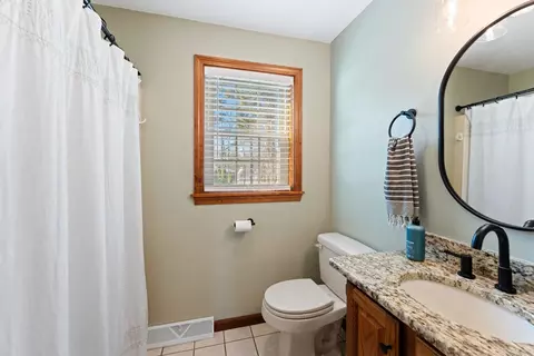 Bath - 25 Wachusett Dr, Sutton, MA 01590 photo 1 of 4