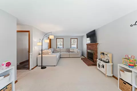 Living - 25 Wachusett Dr, Sutton, MA 01590 photo 4 of 4