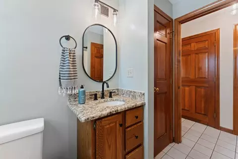 Bath - 25 Wachusett Dr, Sutton, MA 01590 photo 2 of 4