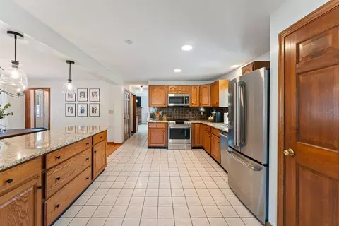 Kitchen - 25 Wachusett Dr, Sutton, MA 01590 photo 5 of 5