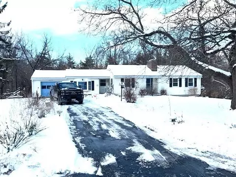 27 Bayberry Hill Rd, Townsend, MA 01474