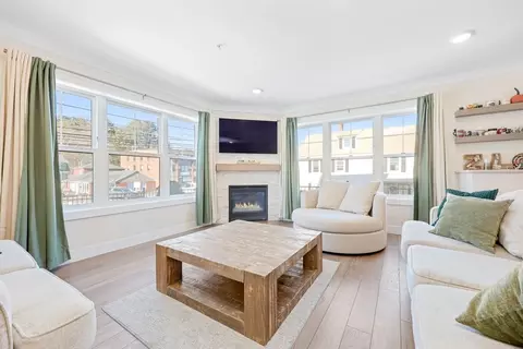 Living - 269 Main St #1003, Reading, MA 01867 photo 2 of 4