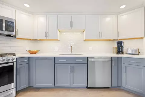 Kitchen - 269 Main St #1003, Reading, MA 01867 photo 3 of 3