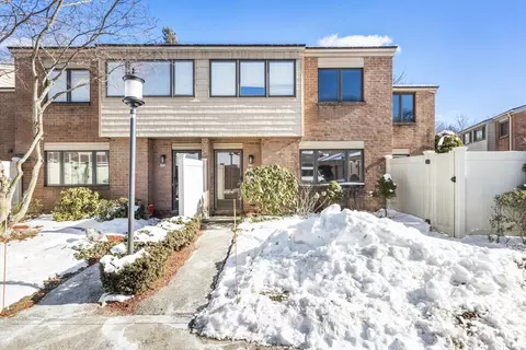 119 Greenbrook Dr #119, Stoughton, MA 02072
