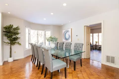 Dining - 9 Benjamin Pl #9, Chestnut Hill, MA 02467 photo 1 of 4