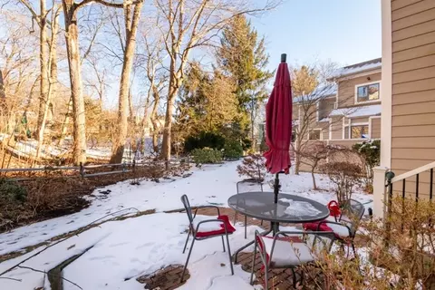 Exterior - 9 Benjamin Pl #9, Chestnut Hill, MA 02467 photo 2 of 5