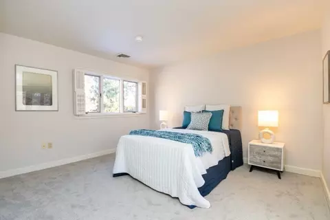 Bedroom - 9 Benjamin Pl #9, Chestnut Hill, MA 02467 photo 5 of 5