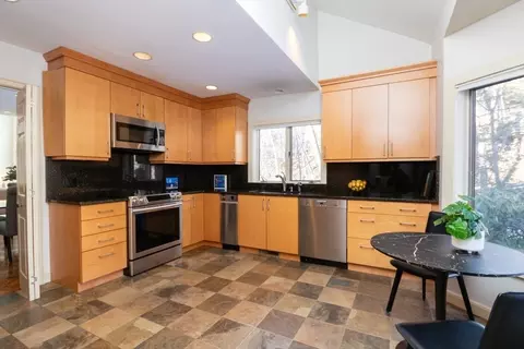 Kitchen - 9 Benjamin Pl #9, Chestnut Hill, MA 02467 photo 2 of 4