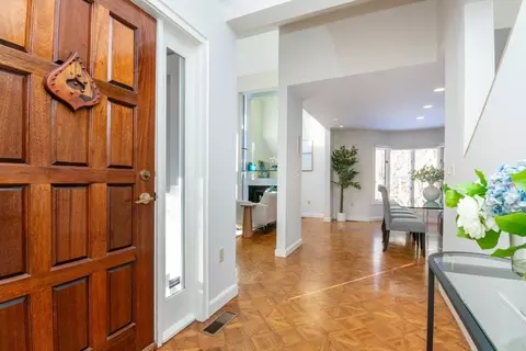 Entry Way - 9 Benjamin Pl #9, Chestnut Hill, MA 02467 photo 2 of 4