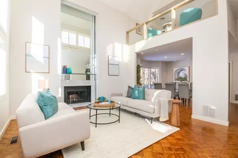 Living - 9 Benjamin Pl #9, Chestnut Hill, MA 02467 photo 2 of 3
