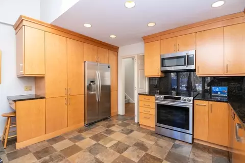 Kitchen - 9 Benjamin Pl #9, Chestnut Hill, MA 02467 photo 4 of 4