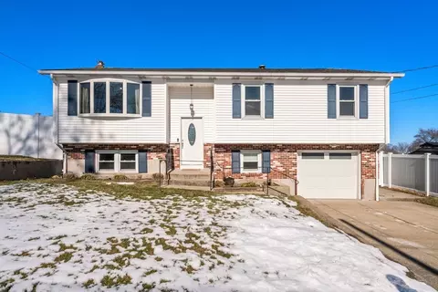 77 Hilltop Rd, Cumberland, RI 02864