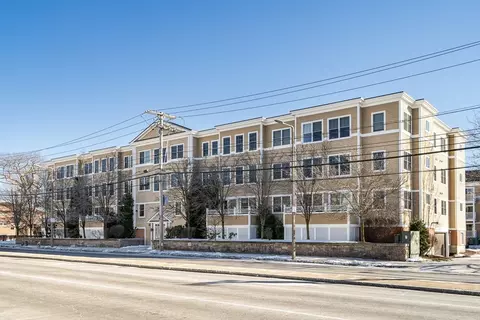 5170 Washington St #101, Boston, MA 02132