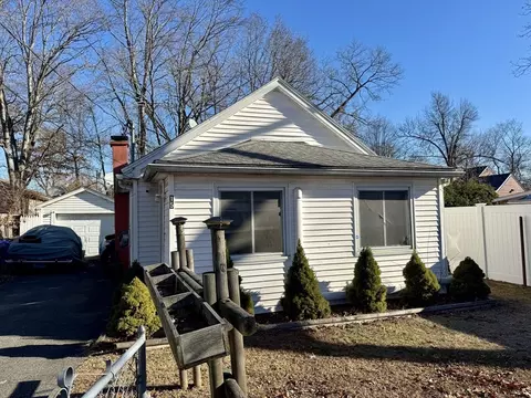 15 Alice St, Springfield, MA 01109 photo 2