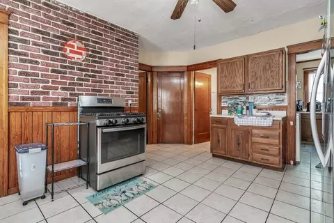 Entry Way - 157 Ingleside Ave, Worcester, MA 01604 photo 1 of 1