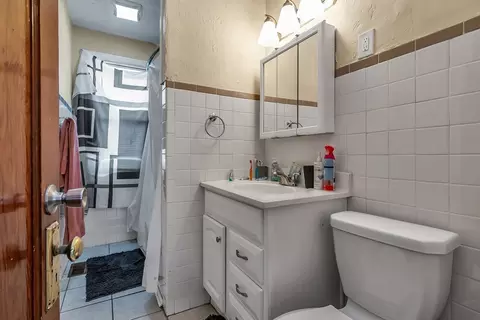 Bath - 157 Ingleside Ave, Worcester, MA 01604 photo 2 of 2