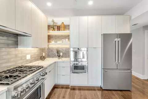 582 E Broadway #1, Boston, MA 02127