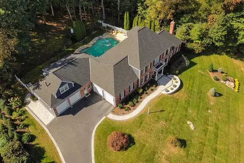 35 Wedgewood Dr, Hopkinton, MA 01748