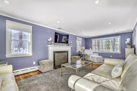 Living - 143 Gardner St, Hingham, MA 02043 photo 1 of 4