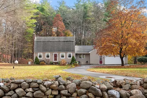 23 Shattuck St, Pepperell, MA 01463