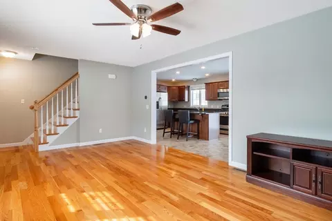 36 Wells St, Springfield, MA 01104 photo 4