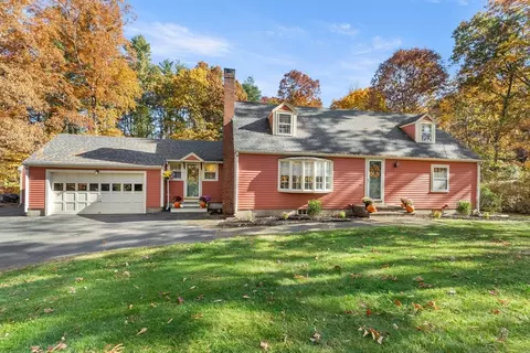 12 Stagecoach Rd, Topsfield, MA 01983