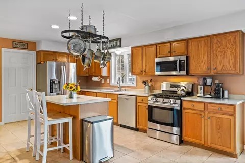 41 D St, Dracut, MA 01826 photo 5