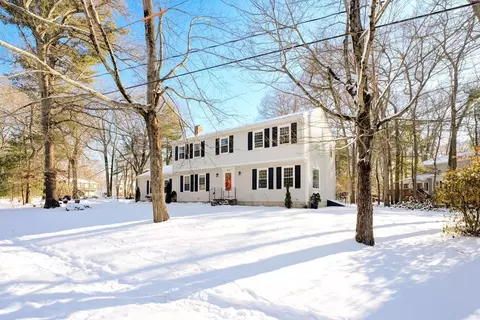14 Florence Cir, Medway, MA 02053