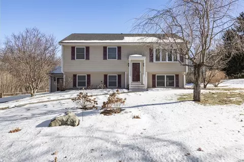 7 Burt St, Berkley, MA 02779 photo 2