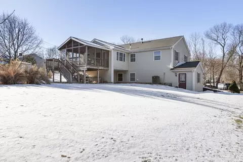 7 Burt St, Berkley, MA 02779 photo 3