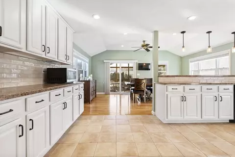 7 Burt St, Berkley, MA 02779 photo 11