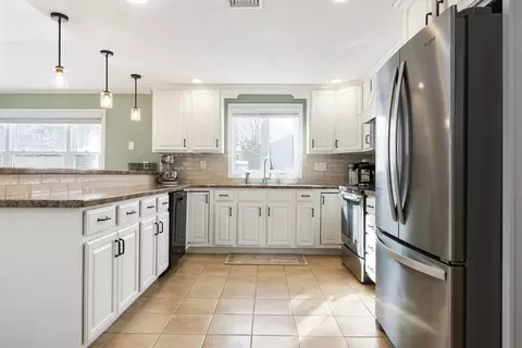7 Burt St, Berkley, MA 02779 photo 12