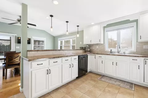 7 Burt St, Berkley, MA 02779 photo 14