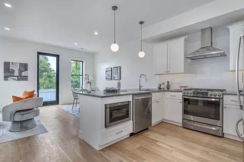 120 Moore St #P304, Boston, MA 02128