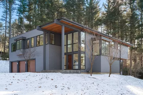 77 Kings Grant Rd, Weston, MA 02493