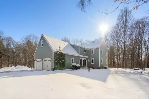516 Martins Pond Rd, Groton, MA 01450