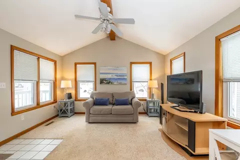 6 Mary Rd, Billerica, MA 01862