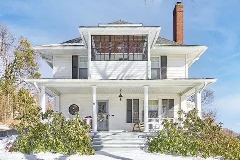 43 Glazier St, Gardner, MA 01440