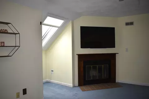 Living - 10 Oak Ridge Dr #3, Maynard, MA 01754 photo 5 of 5